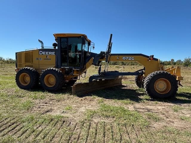 Image of John Deere 672G equipment image 1