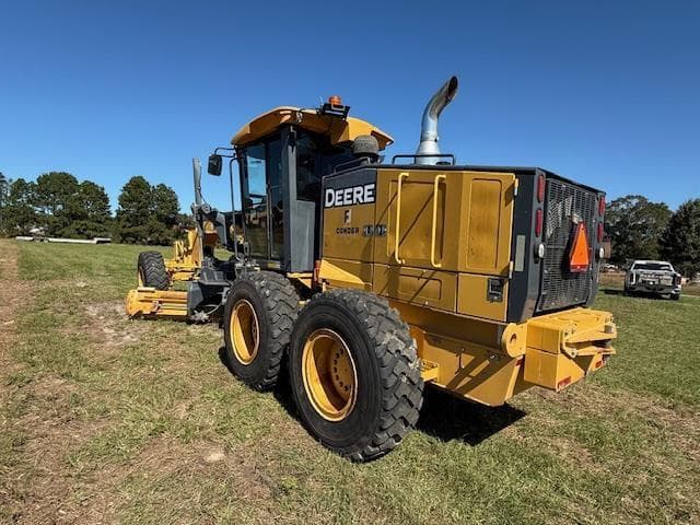 Image of John Deere 672G equipment image 4
