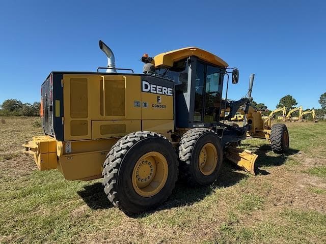 Image of John Deere 672G equipment image 2