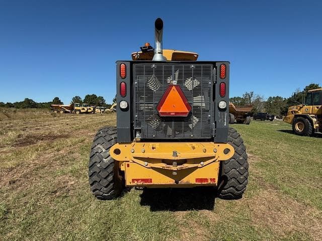 Image of John Deere 672G equipment image 3