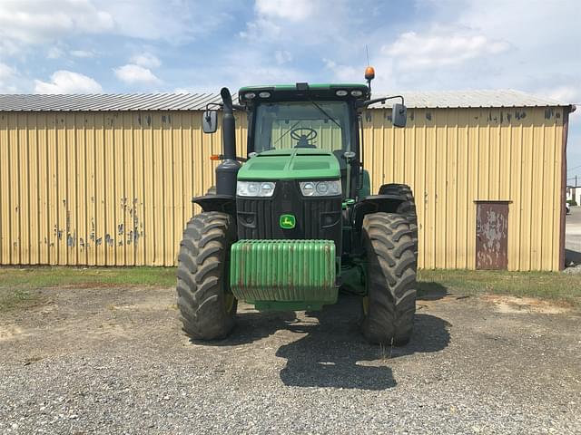 Image of John Deere 8260R equipment image 1