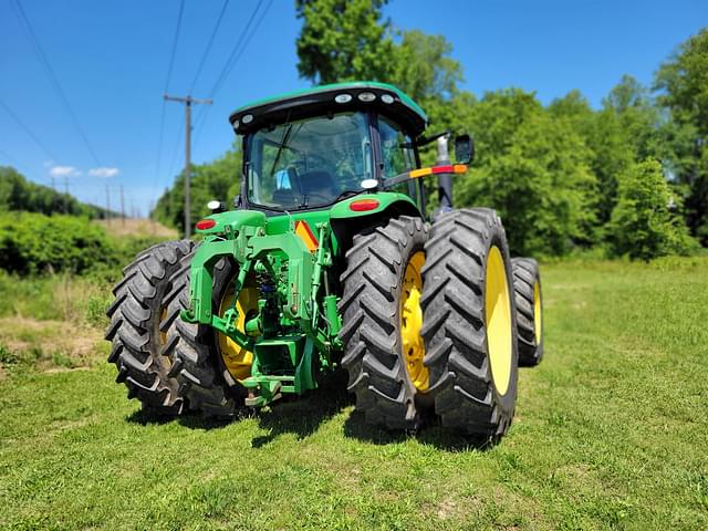 Image of John Deere 8335R equipment image 1