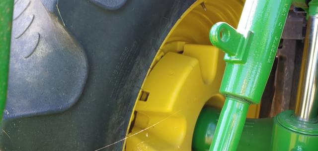 Image of John Deere 8335R equipment image 4