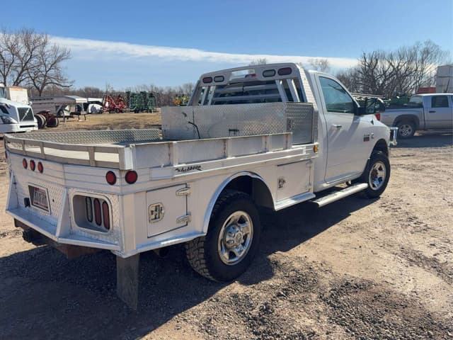 Image of Dodge Ram 2500 equipment image 2