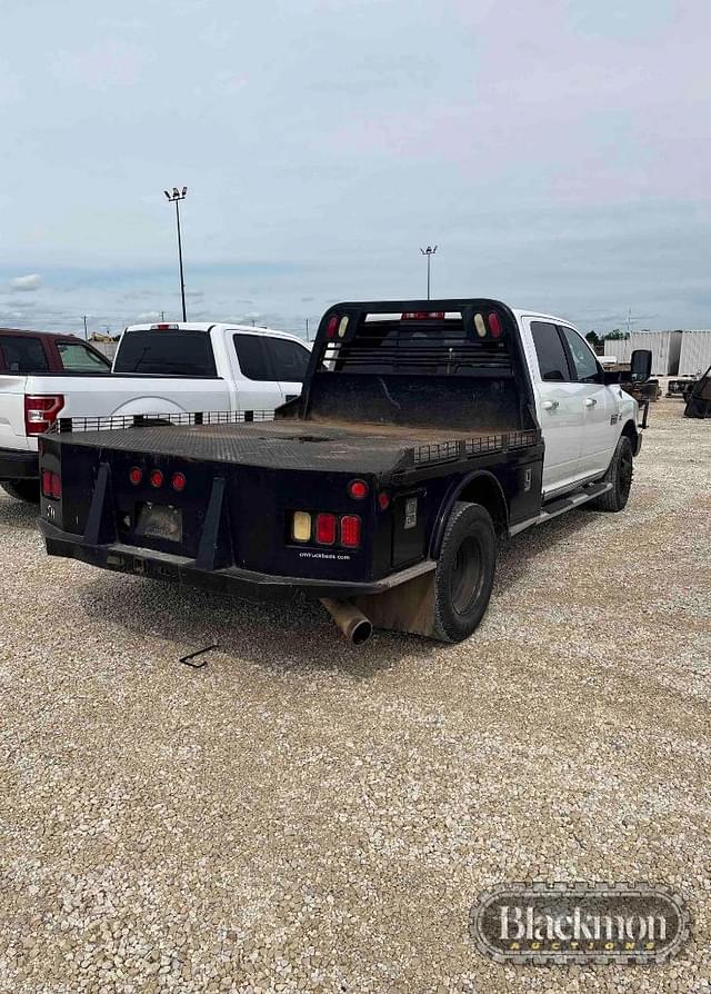 Image of Dodge Ram 3500 equipment image 2