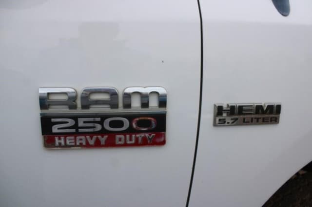 Image of Dodge Ram 2500 equipment image 2