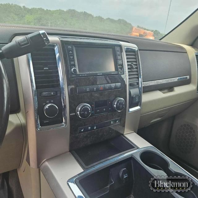 Image of Dodge Ram 2500 equipment image 3