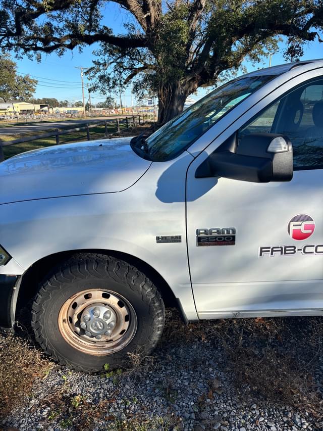 Image of Dodge Ram 2500 equipment image 2