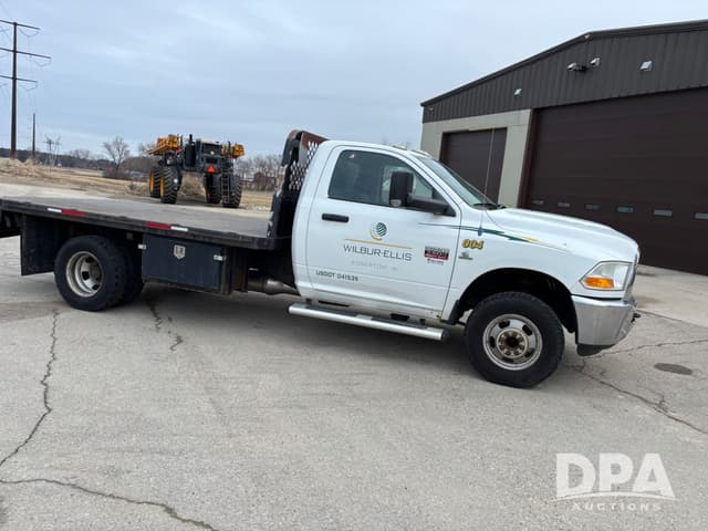 Image of Dodge Ram 3500 equipment image 2