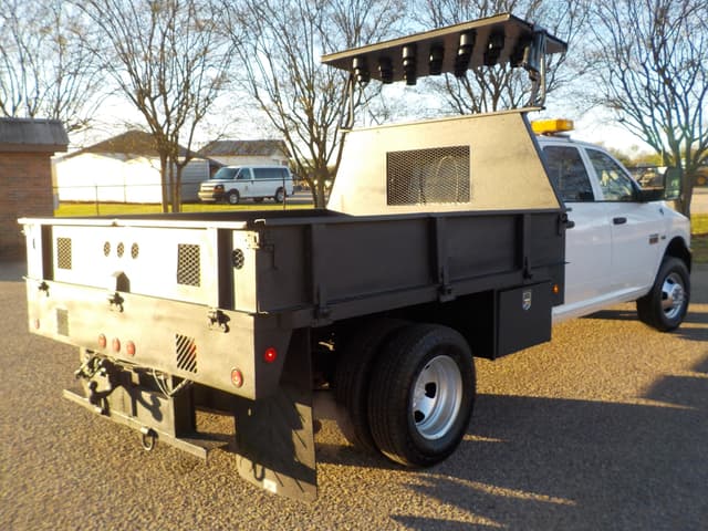 Image of Dodge Ram 3500 equipment image 2