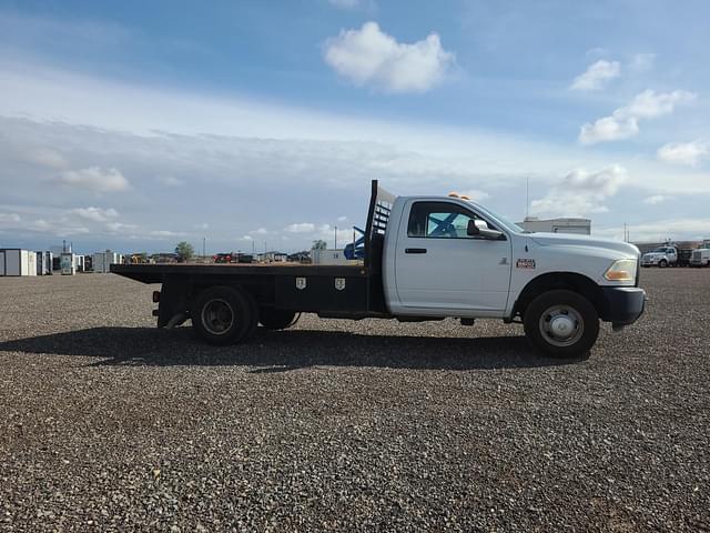 Image of Dodge Ram 3500 equipment image 3