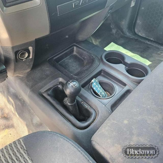 Image of Dodge Ram 3500 equipment image 3