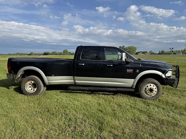 Image of Dodge Ram 3500HD equipment image 3