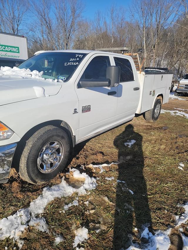 Image of Dodge Ram 3500 equipment image 2