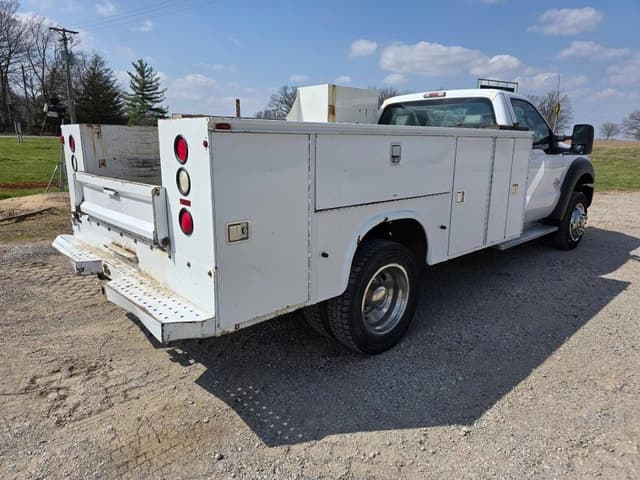 Image of Ford F-450 equipment image 3