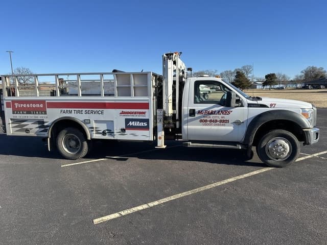 Image of Ford F-550 equipment image 4