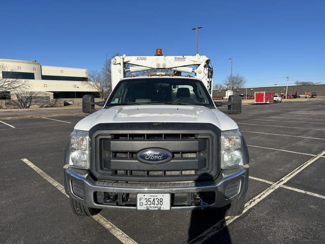 Image of Ford F-550 equipment image 2