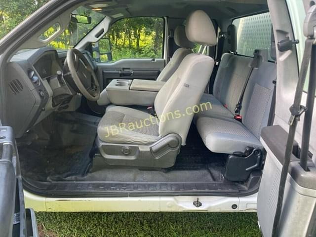 Image of Ford F-250 equipment image 3