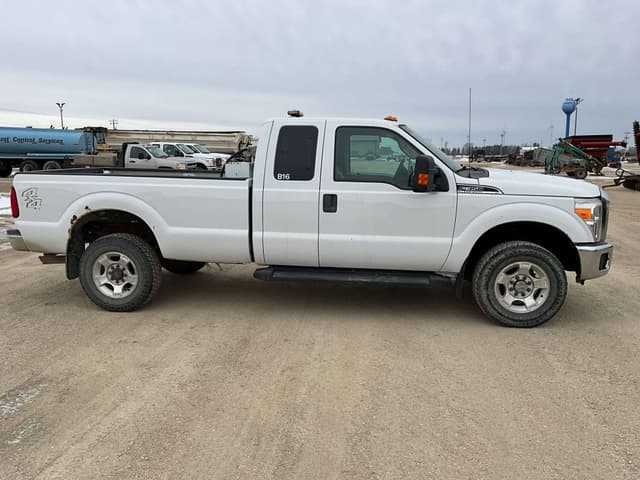 Image of Ford F-350 equipment image 3