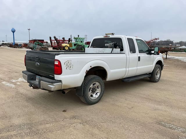 Image of Ford F-350 equipment image 4