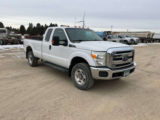 Image of Ford F-350 equipment image 2