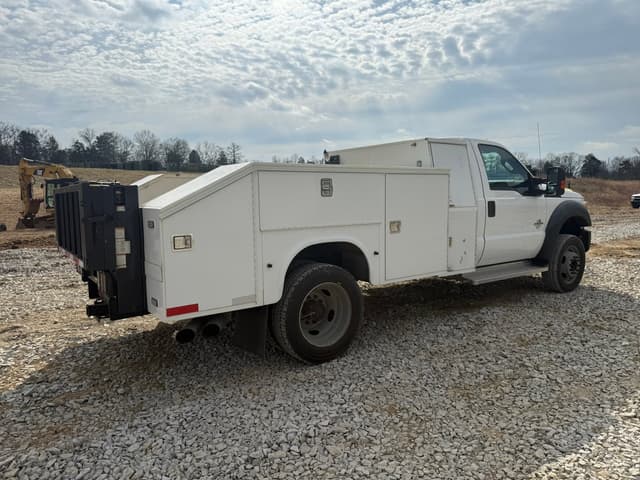 Image of Ford F-550 equipment image 4