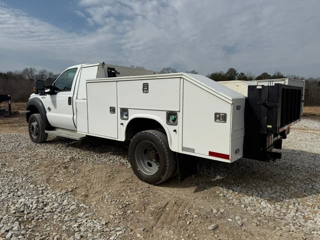 Image of Ford F-550 equipment image 2