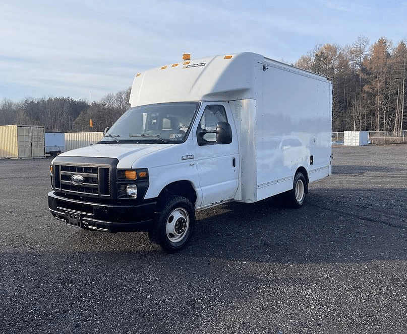 Image of Ford E-350 Primary image