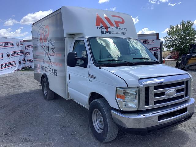 Image of Ford F-350 equipment image 2