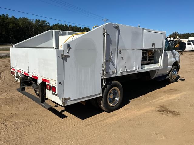 Image of Ford E-450 equipment image 4