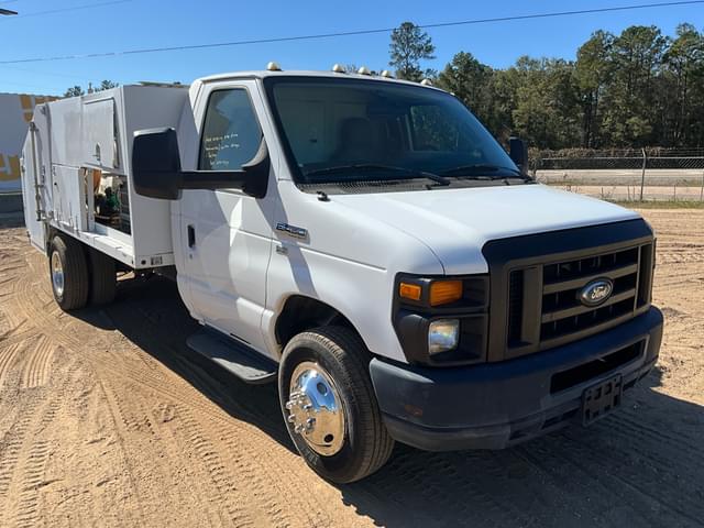 Image of Ford E-450 equipment image 2