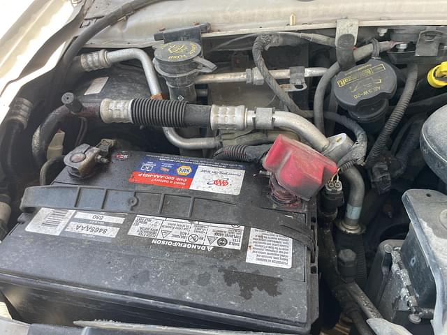 Image of Ford E-350 equipment image 4