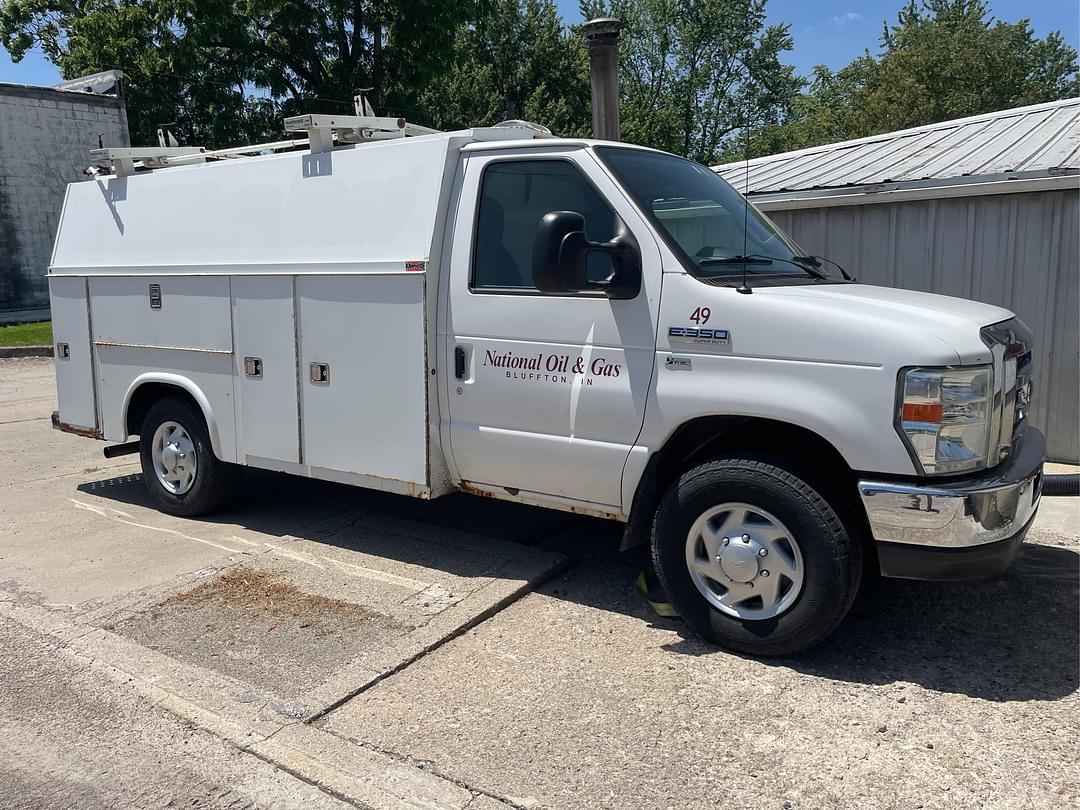 Image of Ford E-350 Primary image