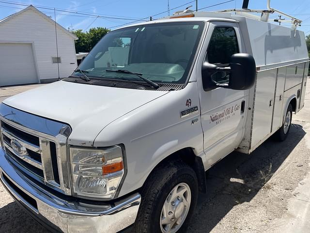 Image of Ford E-350 equipment image 1