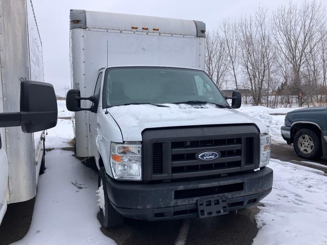 Image of Ford E-350 equipment image 1