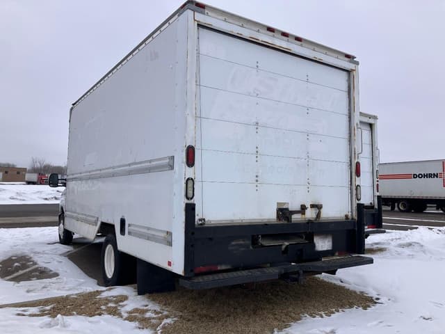 Image of Ford E-350 equipment image 3