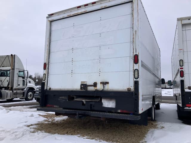 Image of Ford E-350 equipment image 4