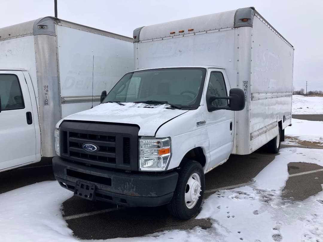 Image of Ford E-350 Primary image
