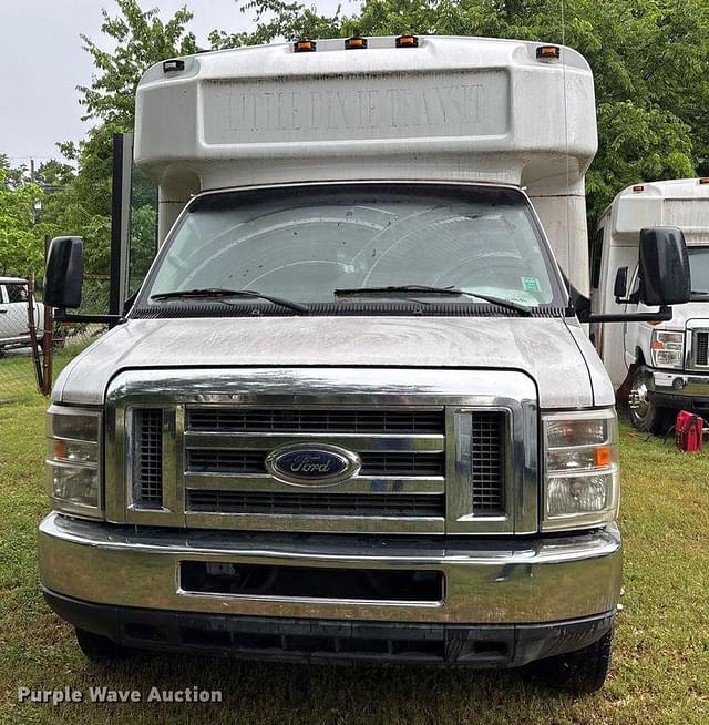 Image of Ford E-350 equipment image 1