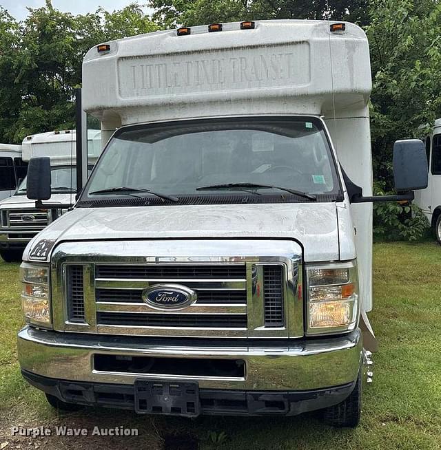 Image of Ford E-350 equipment image 1