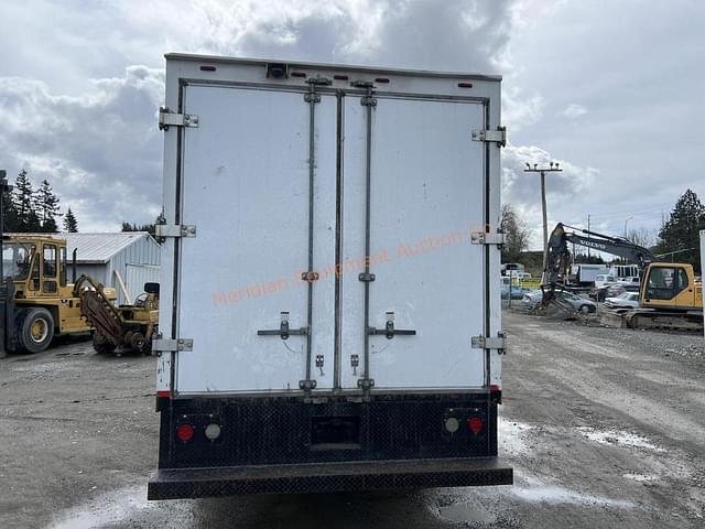 Image of Ford E-450 equipment image 3
