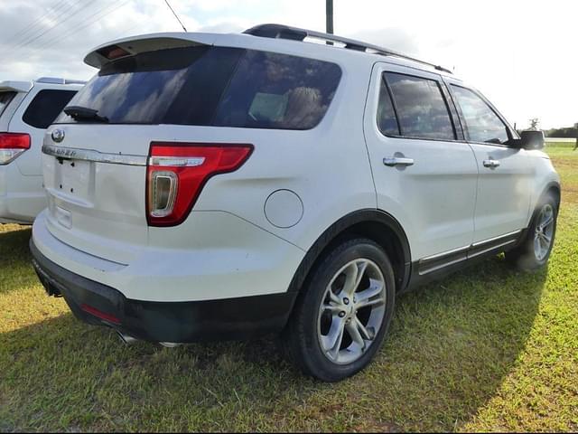 Image of Ford Explorer equipment image 2