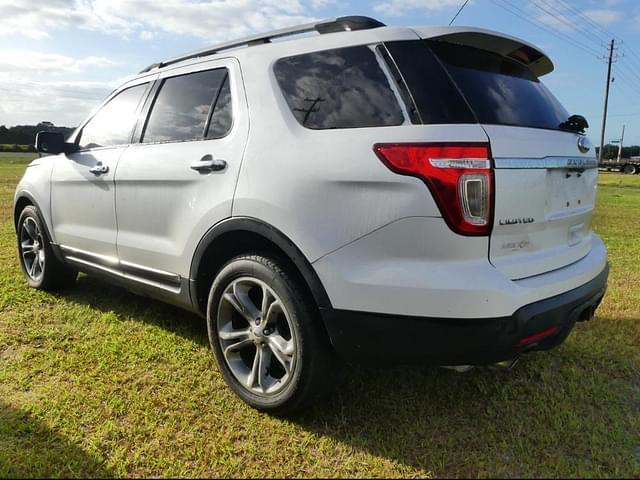 Image of Ford Explorer equipment image 3