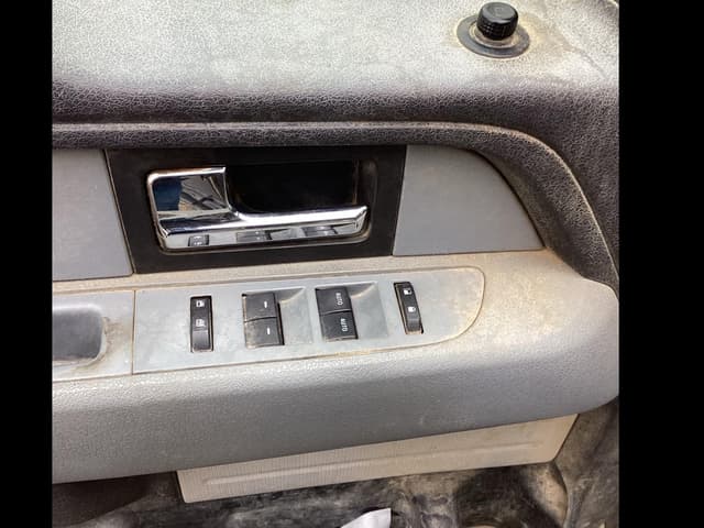 Image of Ford F-150 equipment image 2