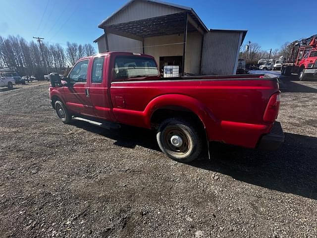 Image of Ford F-250 equipment image 3