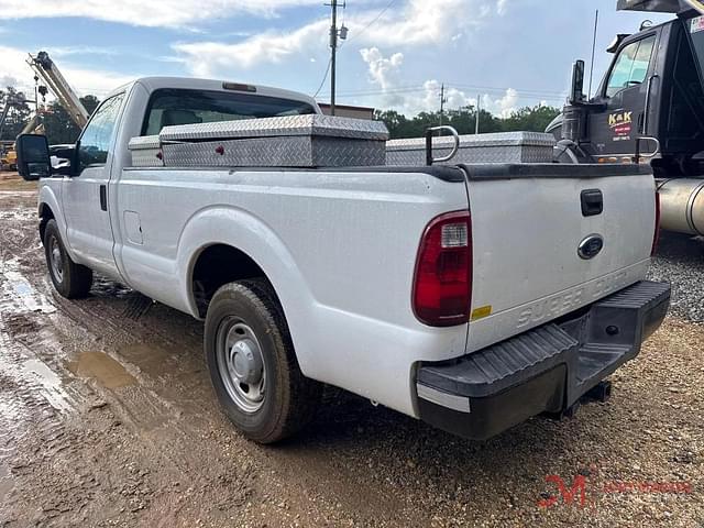 Image of Ford F-250 equipment image 3