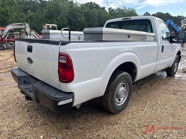 Image of Ford F-250 equipment image 2