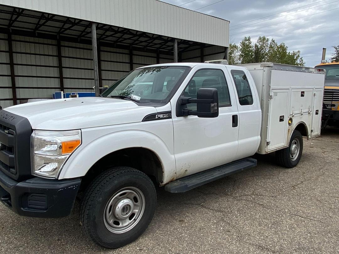 Image of Ford F-350 Primary image