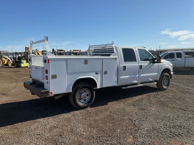 Image of Ford F-350 equipment image 2