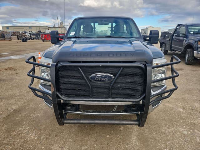 Image of Ford F-350 equipment image 2